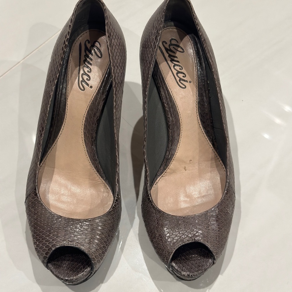 Gucci Peeptoe heels